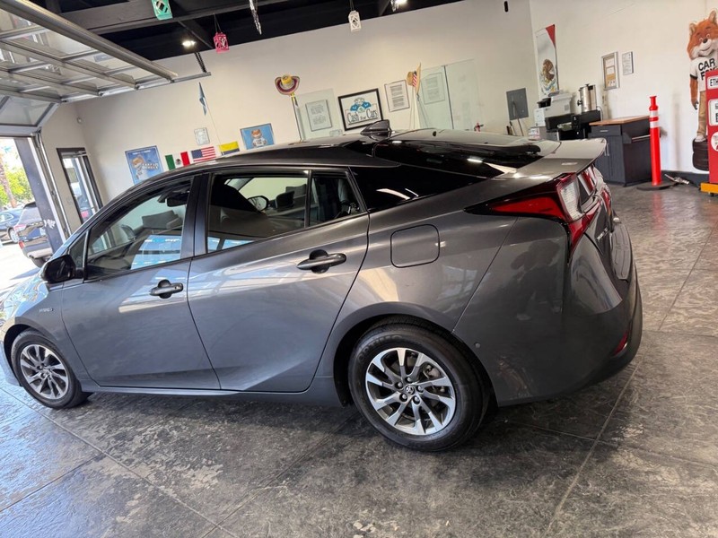 Toyota Prius Vehicle Full-screen Gallery Image 15