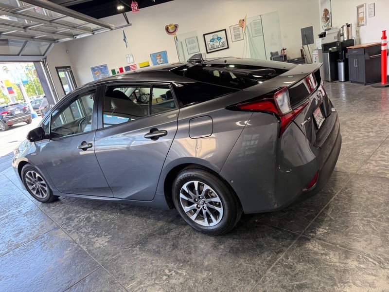 Toyota Prius Vehicle Full-screen Gallery Image 16