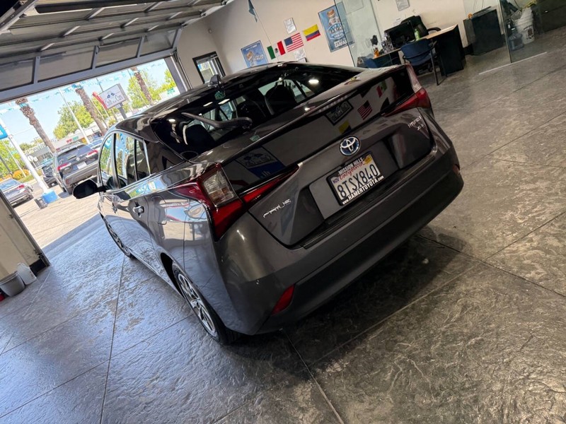 Toyota Prius Vehicle Full-screen Gallery Image 19