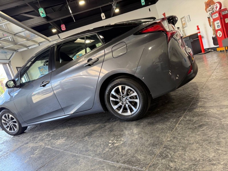 Toyota Prius Vehicle Full-screen Gallery Image 37
