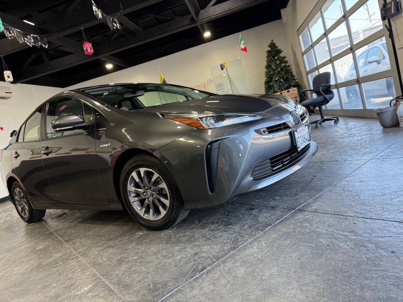 Toyota Prius Vehicle Full-screen Gallery Image 38