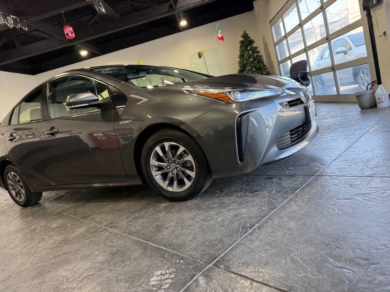 Toyota Prius Vehicle Full-screen Gallery Image 39