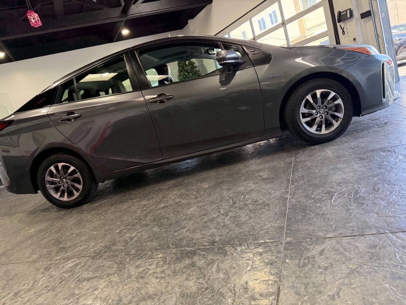Toyota Prius Vehicle Full-screen Gallery Image 40