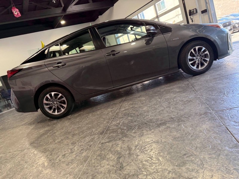 Toyota Prius Vehicle Full-screen Gallery Image 42