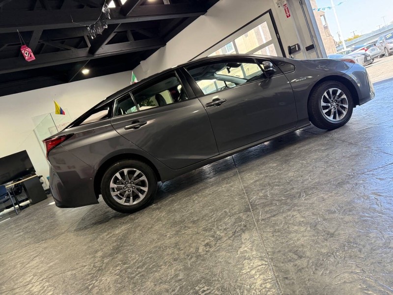Toyota Prius Vehicle Full-screen Gallery Image 43