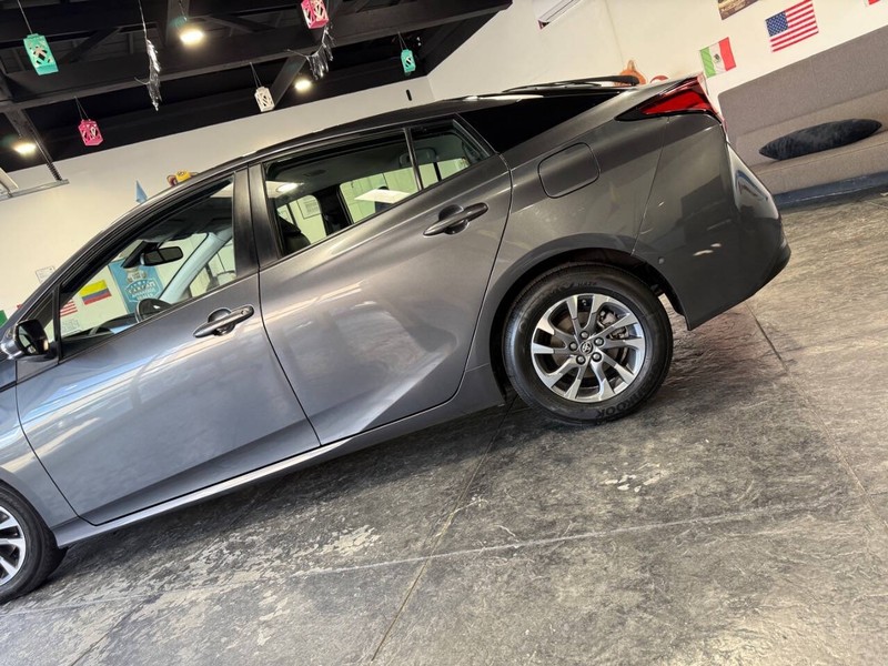 Toyota Prius Vehicle Full-screen Gallery Image 45