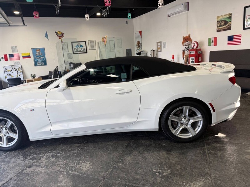 Chevrolet Camaro Vehicle Full-screen Gallery Image 09
