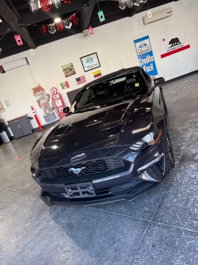 Ford Mustang Vehicle Full-screen Gallery Image 06