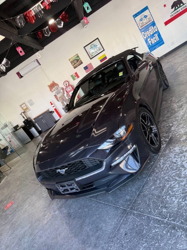Ford Mustang Vehicle Full-screen Gallery Image 08