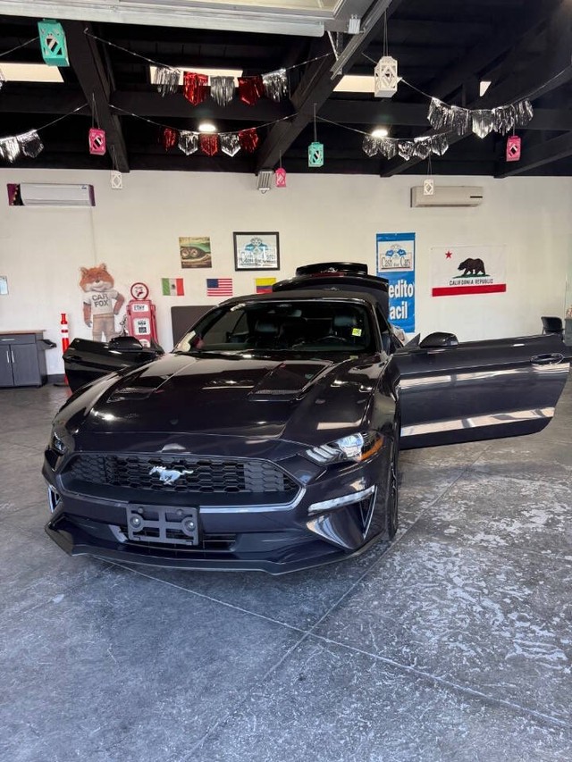 Ford Mustang Vehicle Full-screen Gallery Image 39