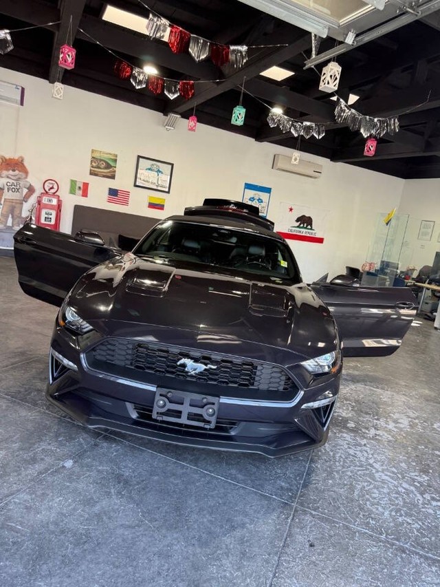 Ford Mustang Vehicle Full-screen Gallery Image 40