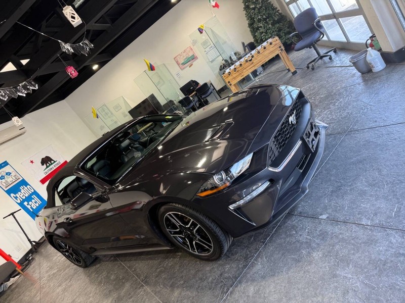 Ford Mustang Vehicle Full-screen Gallery Image 25