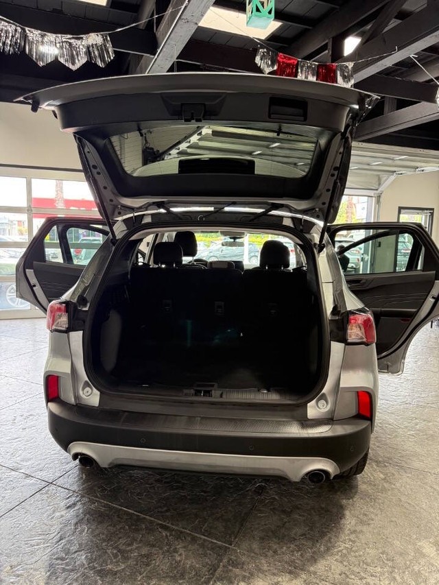 Ford Escape Vehicle Full-screen Gallery Image 39