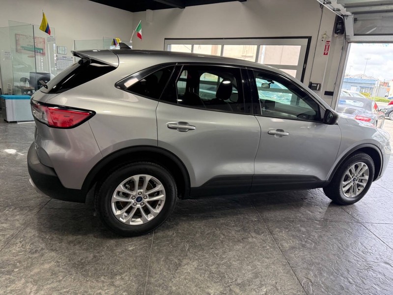 Ford Escape Vehicle Full-screen Gallery Image 26