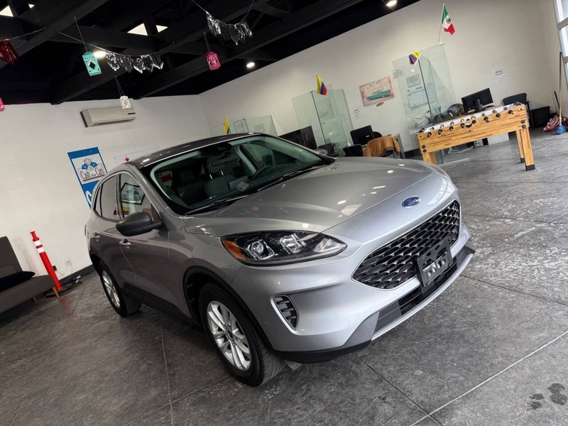 Ford Escape Vehicle Full-screen Gallery Image 33