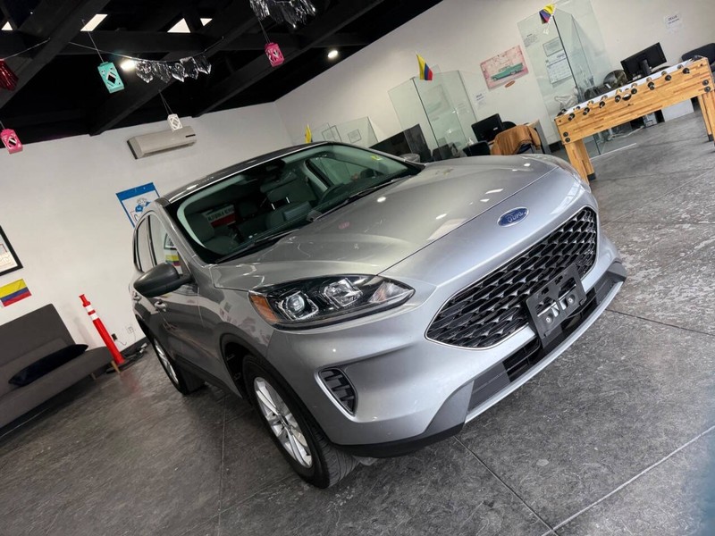 Ford Escape Vehicle Full-screen Gallery Image 34