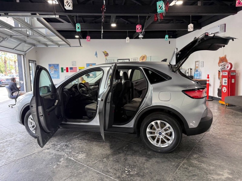 Ford Escape Vehicle Full-screen Gallery Image 44