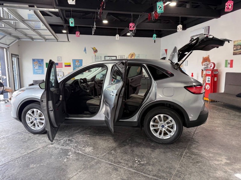 Ford Escape Vehicle Full-screen Gallery Image 45
