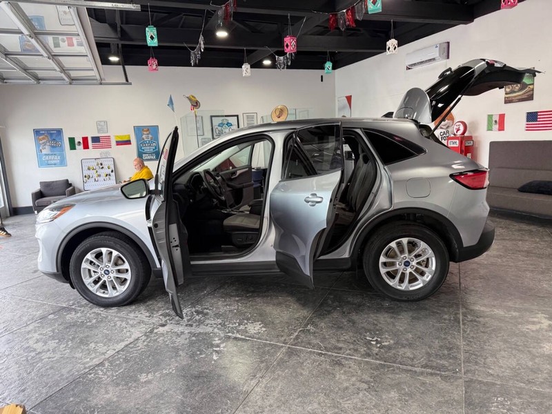 Ford Escape Vehicle Full-screen Gallery Image 46