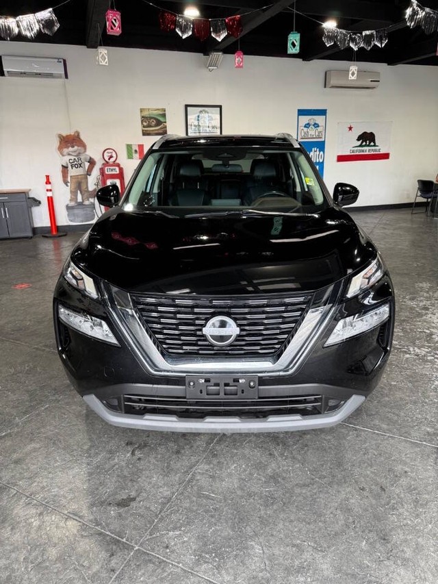 Nissan Rogue Vehicle Full-screen Gallery Image 03