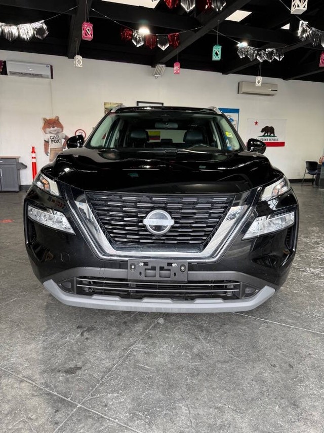 Nissan Rogue Vehicle Full-screen Gallery Image 05