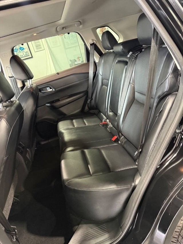 Nissan Rogue Vehicle Full-screen Gallery Image 37