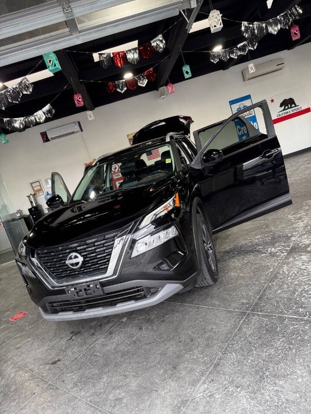 Nissan Rogue Vehicle Full-screen Gallery Image 48