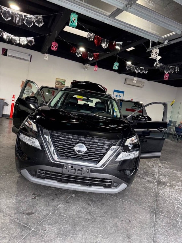 Nissan Rogue Vehicle Full-screen Gallery Image 49