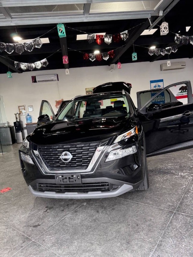 Nissan Rogue Vehicle Full-screen Gallery Image 50