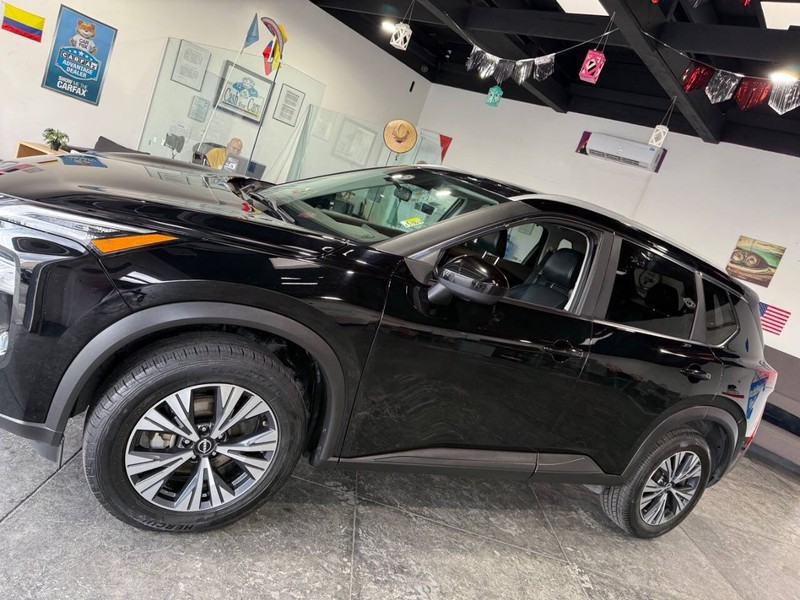 Nissan Rogue Vehicle Full-screen Gallery Image 08