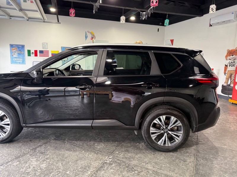 Nissan Rogue Vehicle Full-screen Gallery Image 13