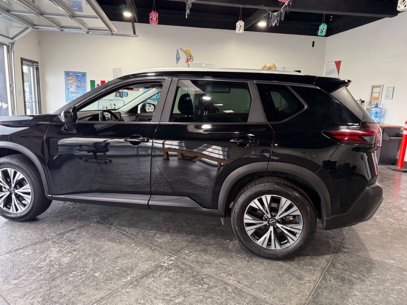 Nissan Rogue Vehicle Full-screen Gallery Image 14