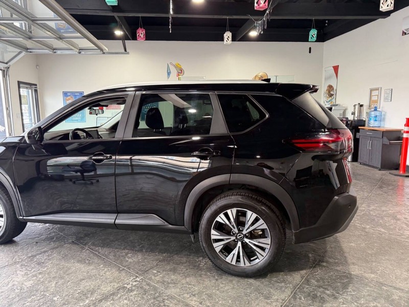 Nissan Rogue Vehicle Full-screen Gallery Image 15