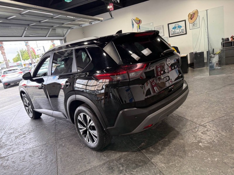 Nissan Rogue Vehicle Full-screen Gallery Image 20