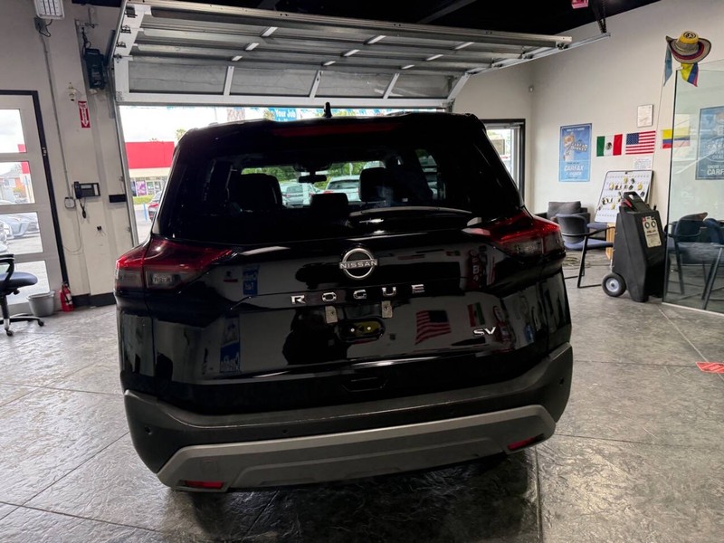 Nissan Rogue Vehicle Full-screen Gallery Image 22
