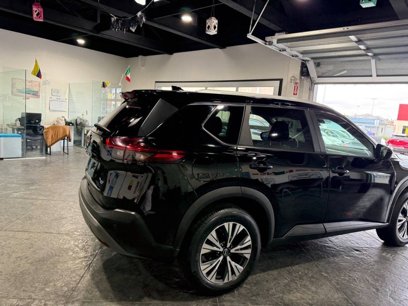 Nissan Rogue Vehicle Full-screen Gallery Image 25