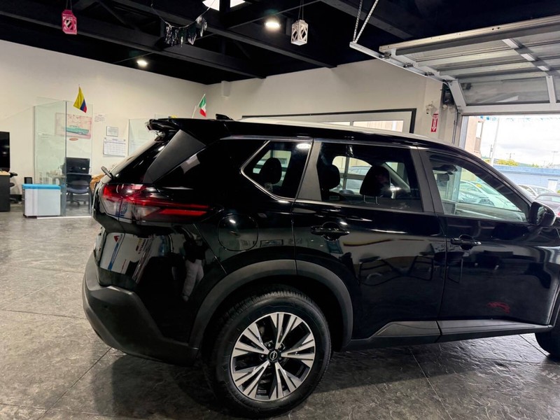 Nissan Rogue Vehicle Full-screen Gallery Image 26