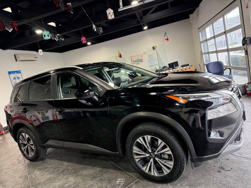 Nissan Rogue Vehicle Full-screen Gallery Image 30