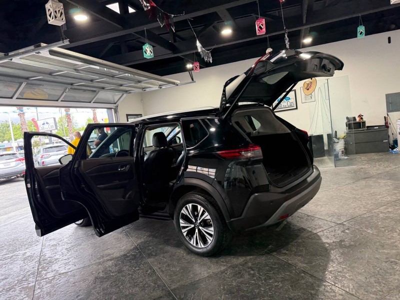 Nissan Rogue Vehicle Full-screen Gallery Image 42