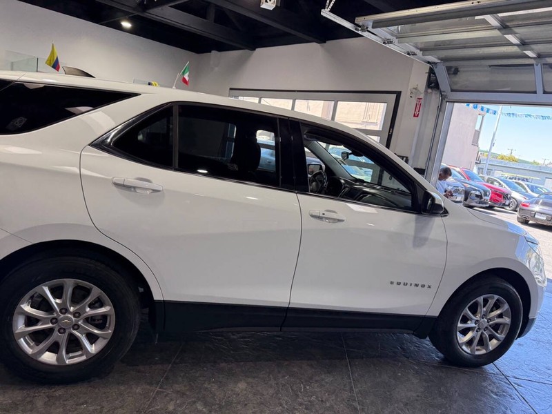 Chevrolet Equinox Vehicle Full-screen Gallery Image 19
