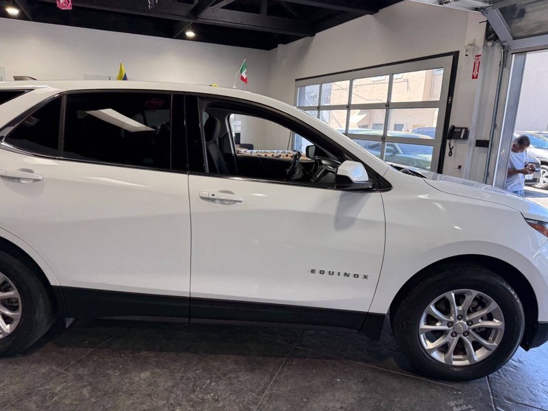 Chevrolet Equinox Vehicle Full-screen Gallery Image 23