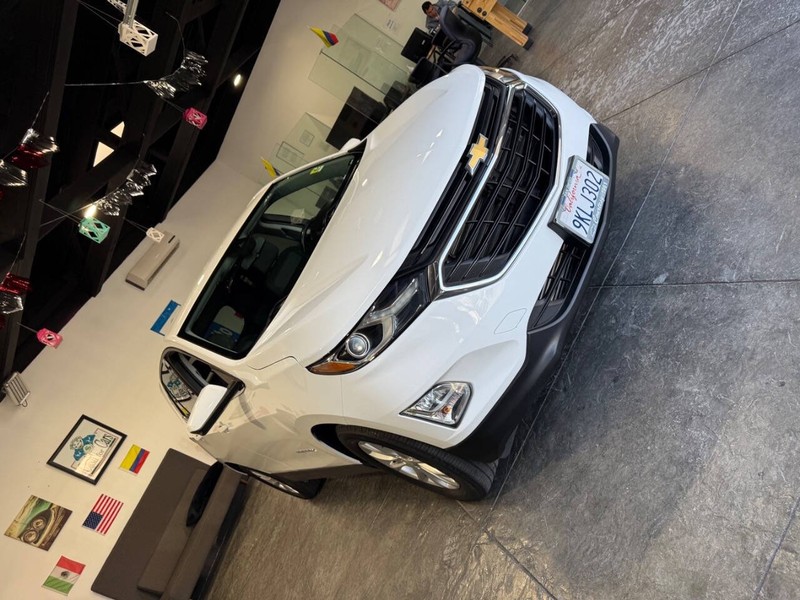 Chevrolet Equinox Vehicle Full-screen Gallery Image 30