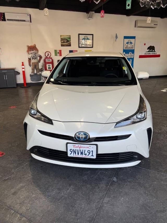 Toyota Prius Vehicle Full-screen Gallery Image 03