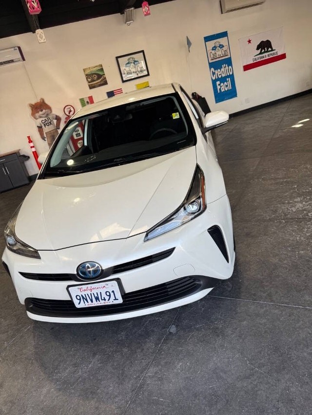 Toyota Prius Vehicle Full-screen Gallery Image 04