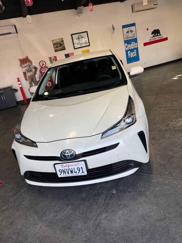 Toyota Prius Vehicle Full-screen Gallery Image 05