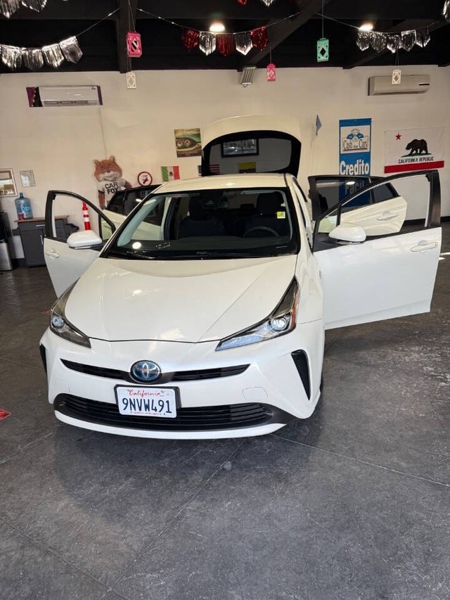 Toyota Prius Vehicle Full-screen Gallery Image 16