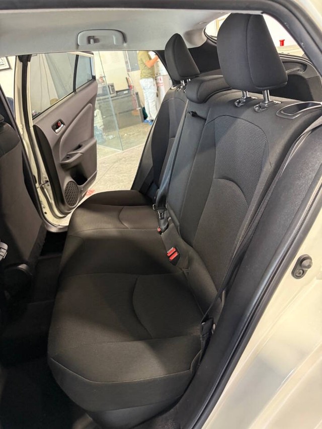 Toyota Prius Vehicle Full-screen Gallery Image 42