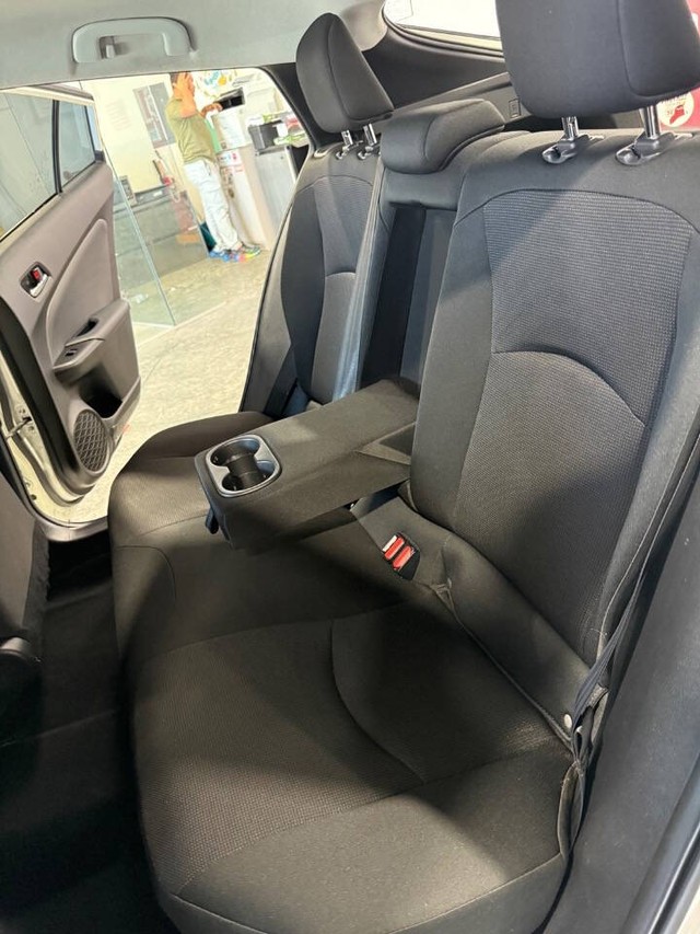 Toyota Prius Vehicle Full-screen Gallery Image 47