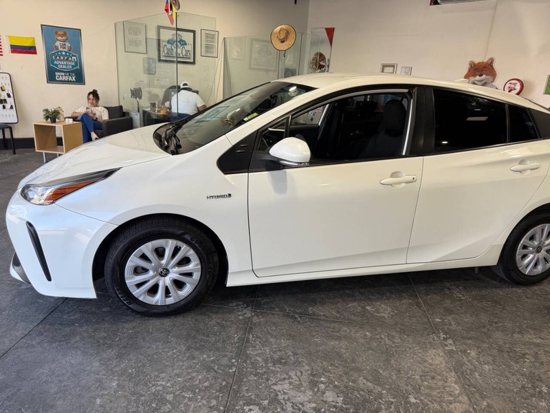 Toyota Prius Vehicle Full-screen Gallery Image 13