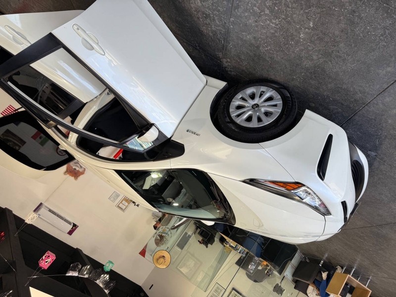 Toyota Prius Vehicle Full-screen Gallery Image 18